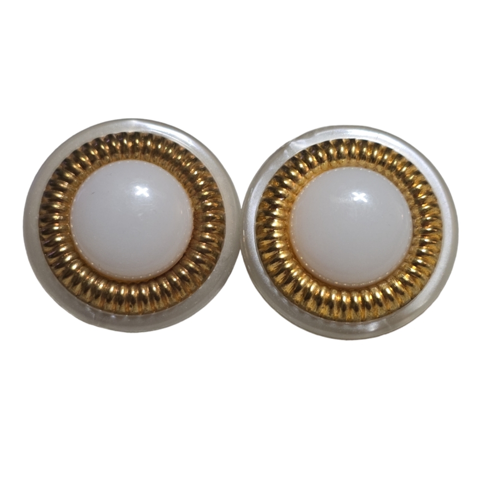 Vintage Acrylic Marbled White Round Post Earrings